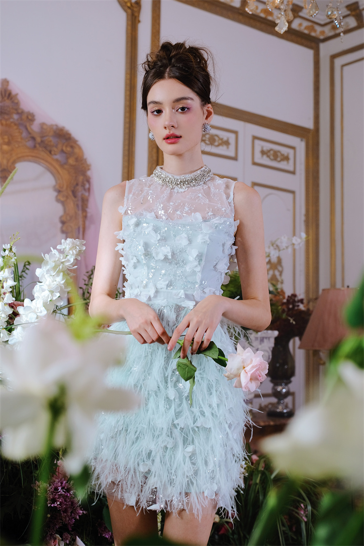 Three-dimensional Flowers And Feathers Diamond Chain Embellished Dress - Image 4